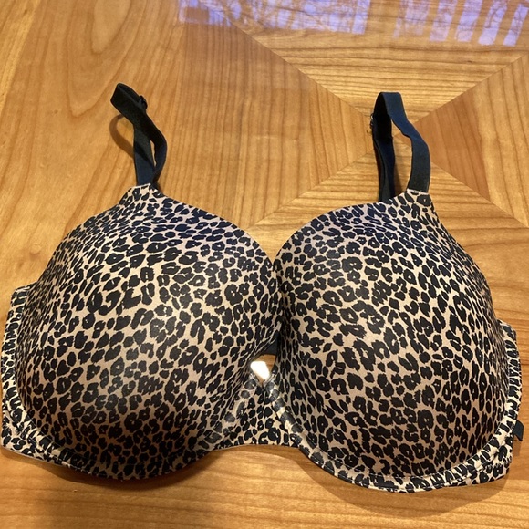 EUC Victoria’s Secret leopard print bra - Picture 7 of 7